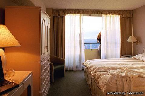 The Empire Landmark Hotel Vancouver Exterior photo
